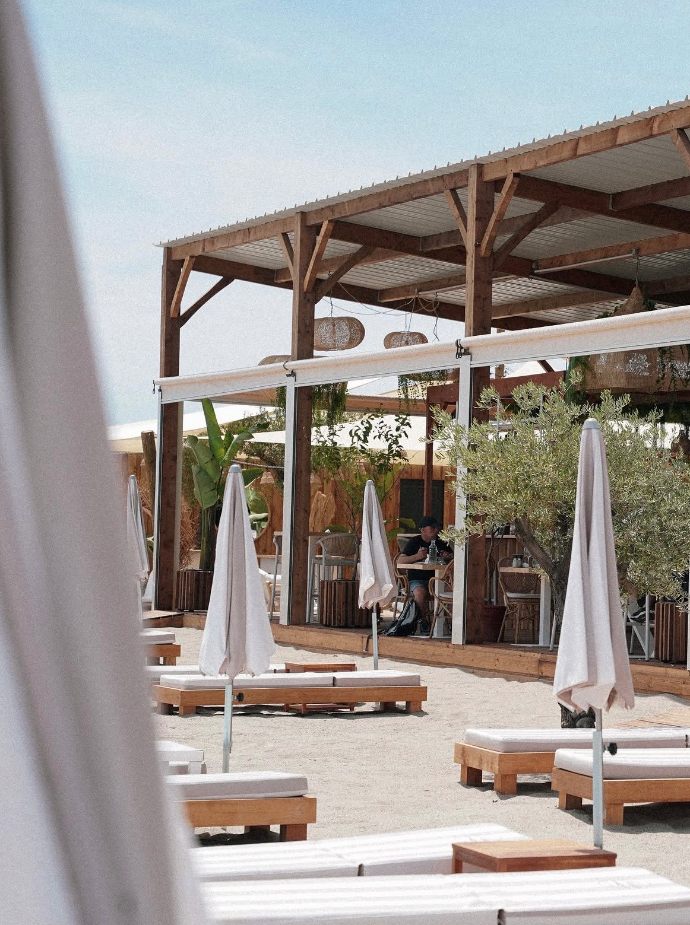 Terrasse beach club esprit méditerranéen - Hydile