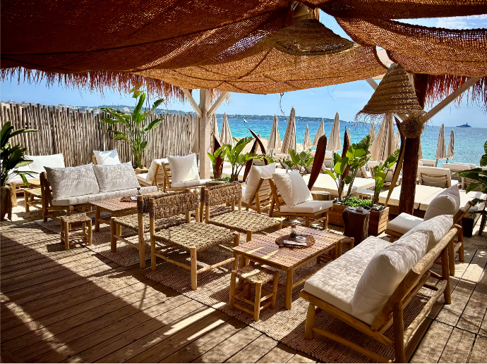 Banquettes extérieures en matières naturelles beach club Côte d'Azur – Hydile