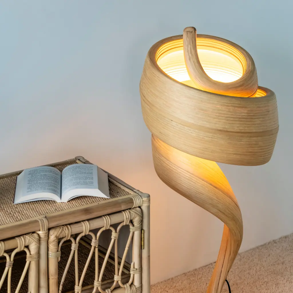 TULIPE - Lampe à poser en bambou et pieds en bronze H100cm