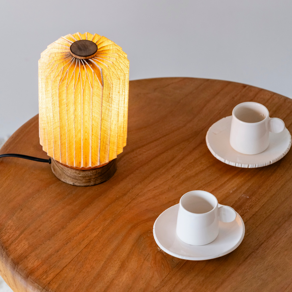 ERIS - Petite lampe à poser en lin et bois