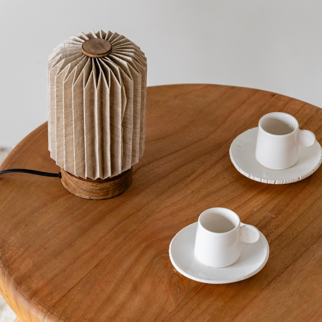 ERIS - Petite lampe à poser en lin et bois