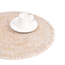 SET DE TABLE EN ROTIN ET COQUILLAGES CAURI BLANC D40xH1cm