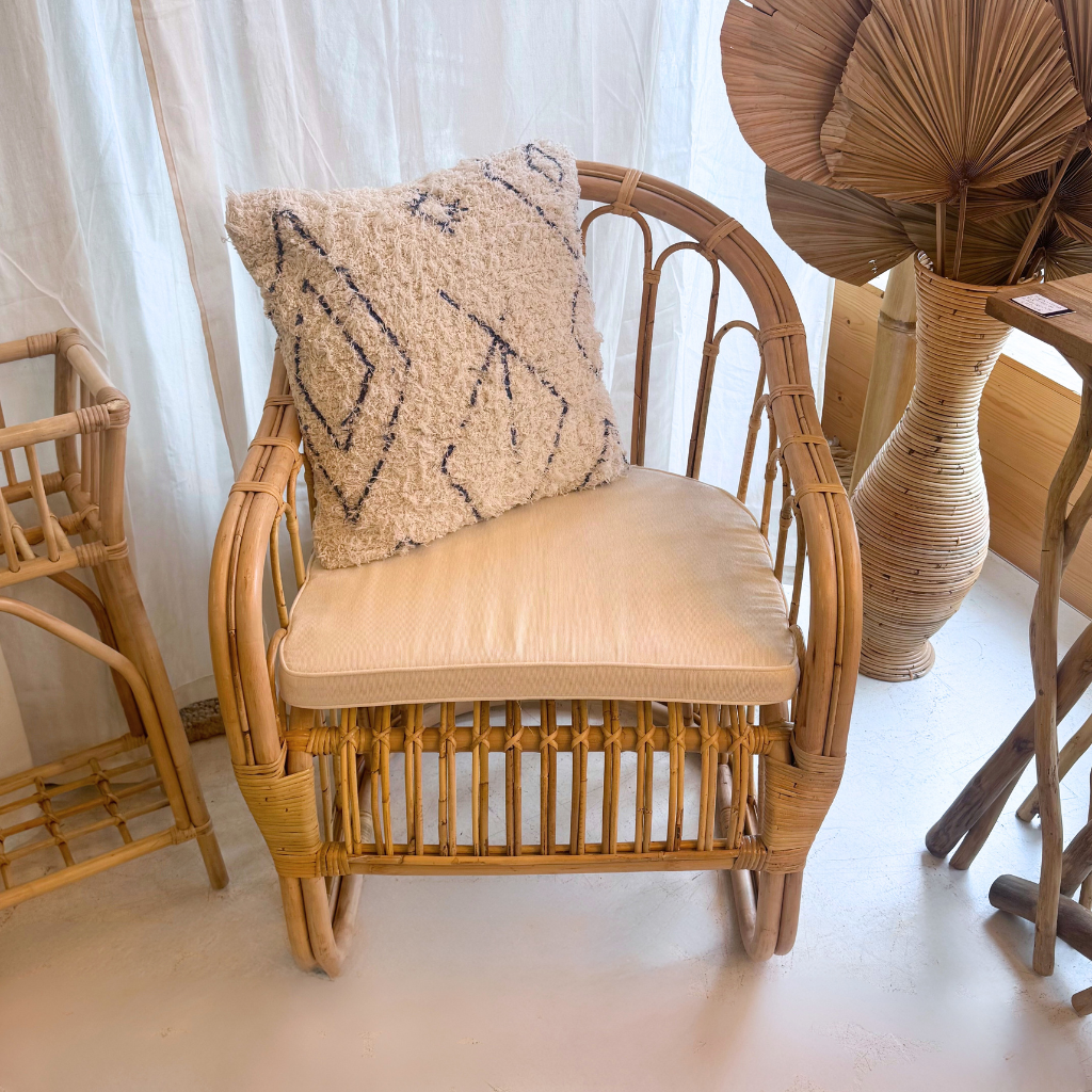 LIVIO - Fauteuil en rotin avec coussin d'assise