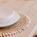 CAURI - Lot de 4 sets en rotin et coquillage naturel