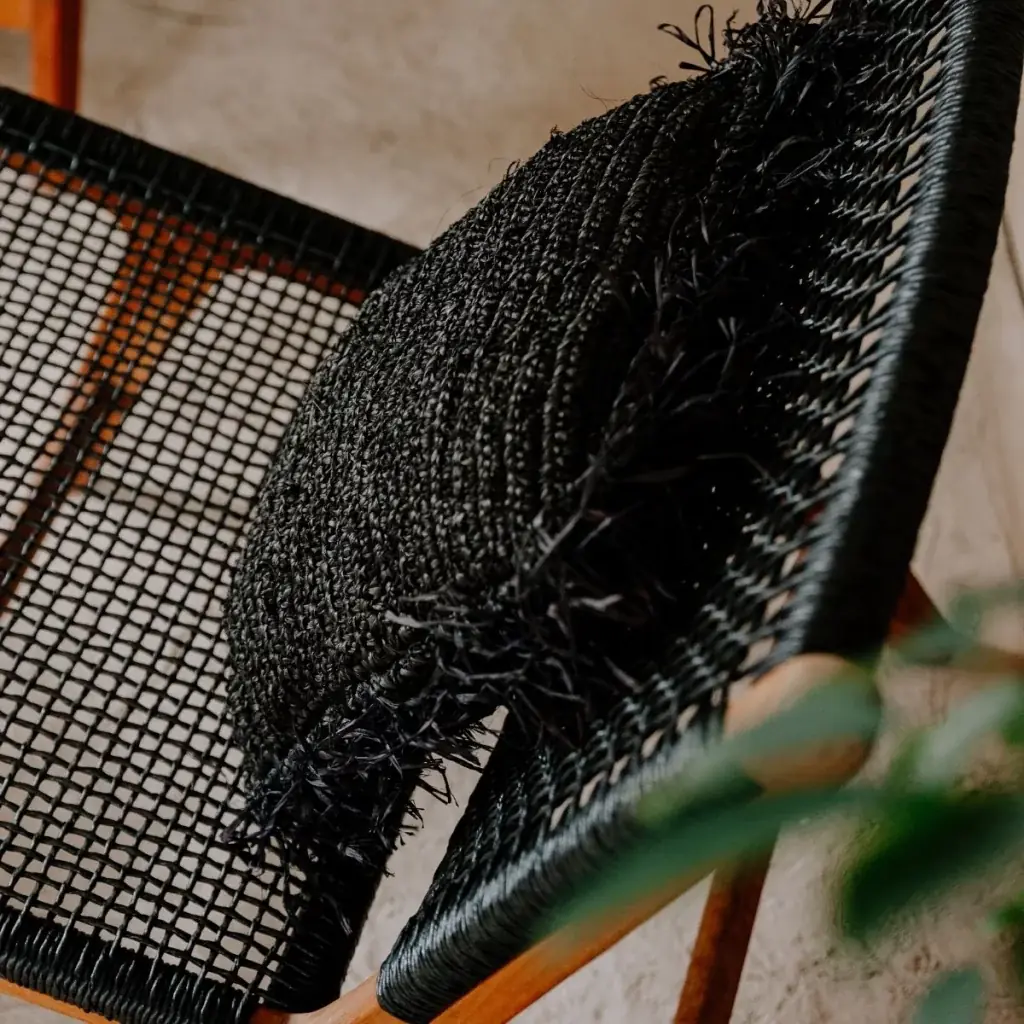 JORDI - Coussin en raphia tressé couleur noir L40xl40xh10cm