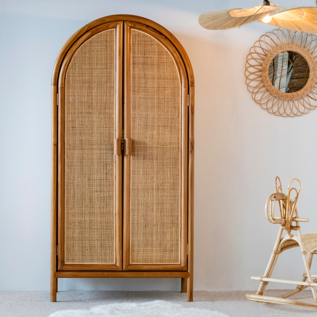 BOUMA - Armoire en cannage et bois de manguier