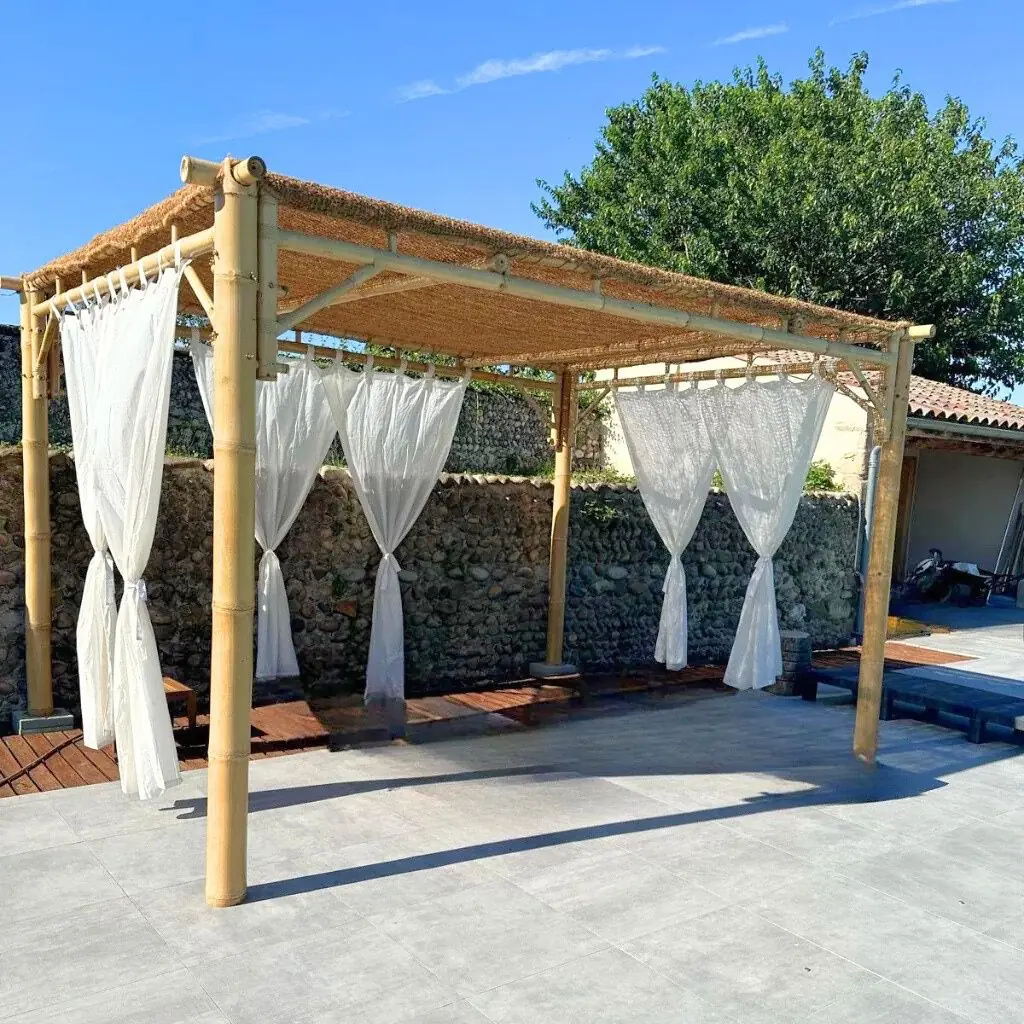 PERGOLA M - en bambou 3x4m avec ombrière
