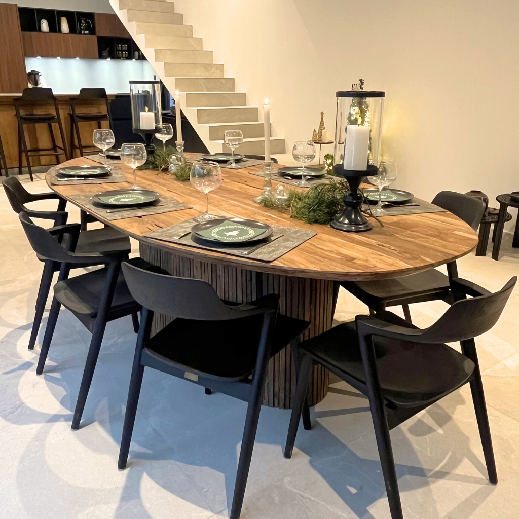 YAGA - Table ovale en teck recyclé