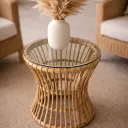 KAYU - Table basse en rotin avec un plateau en verre